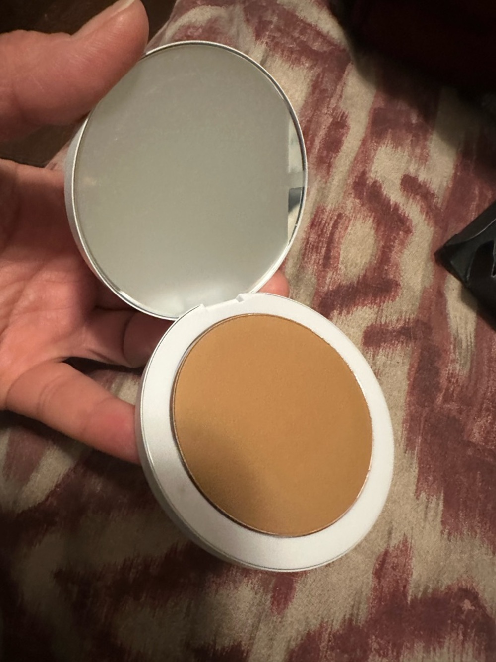 Makeup By Mario SoftSculpt Bronzer -
light medium - Picture 6 of 6